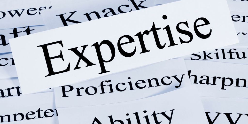 Emergence of the “Hyperlocal” Agent: The Importance of Specialized Knowledge and Community Ties