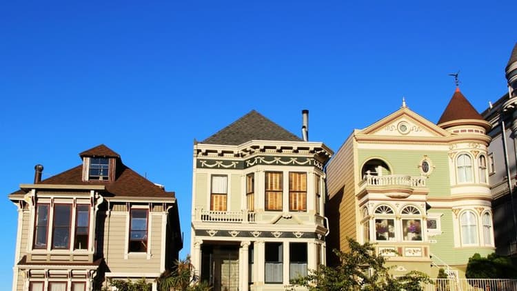 U.S. Realtors Monitor Housing Market Amid Investor Surge and Affordability Strain