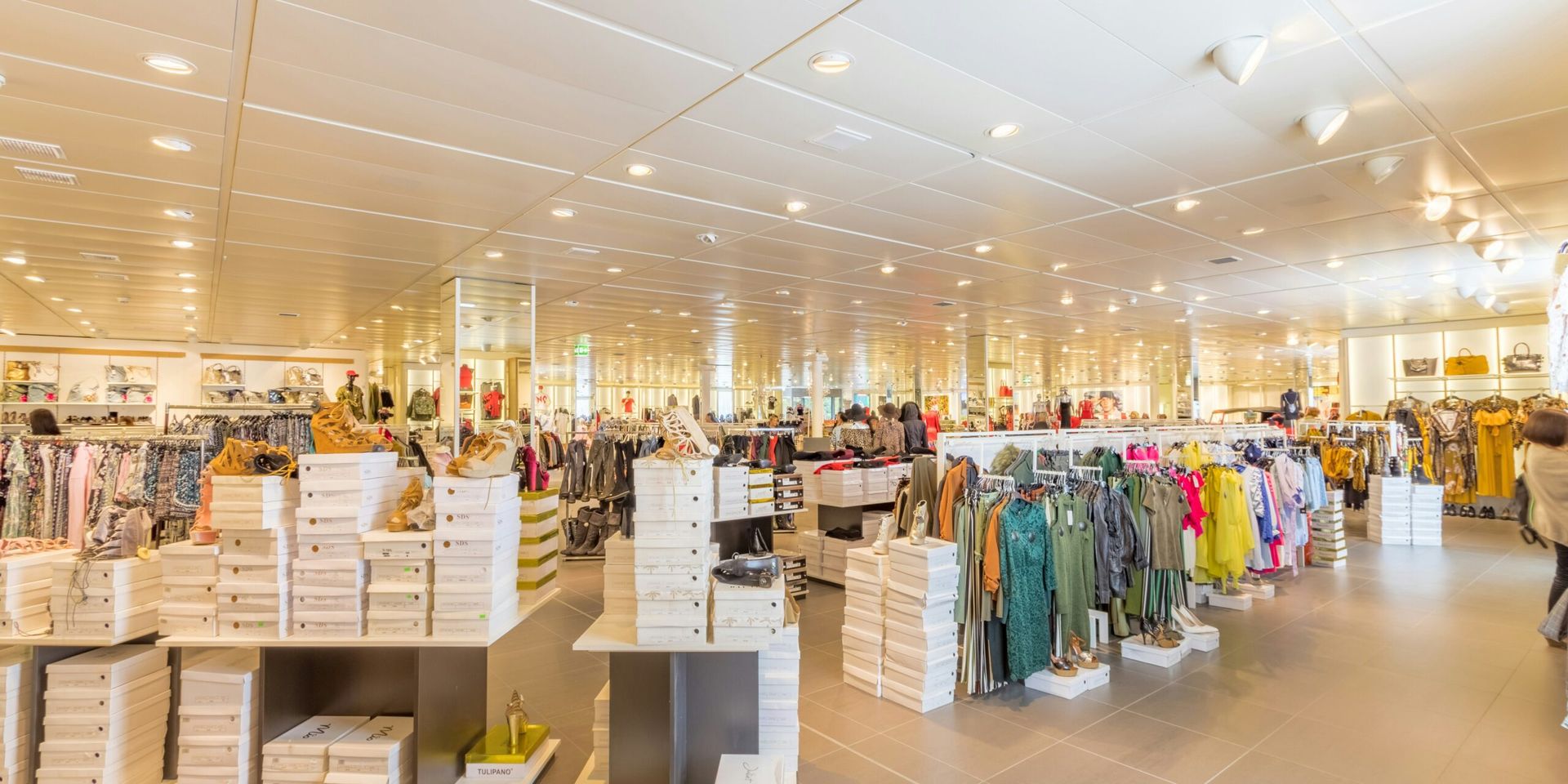 The Impact of E-Commerce on Traditional Retail Spaces