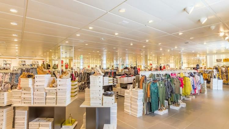 The Impact of E-Commerce on Traditional Retail Spaces