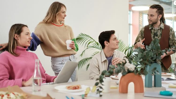 Zillow Expands Integrated Services Amid Cooling Market