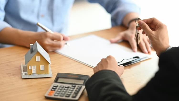 Major Mortgage Underwriter Removes Minimum Credit Score Threshold, Opening Door for More Buyers