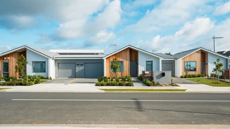 U.S. Housing Market Faces Challenges Amid Elevated Mortgage Rates and Limited Inventory