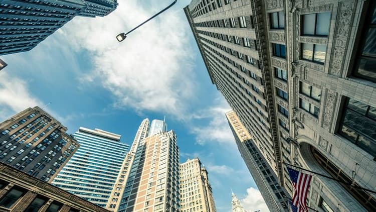Commercial Real Estate Outlook: Industrial Sector Drives U.S. Market Recovery in 2025