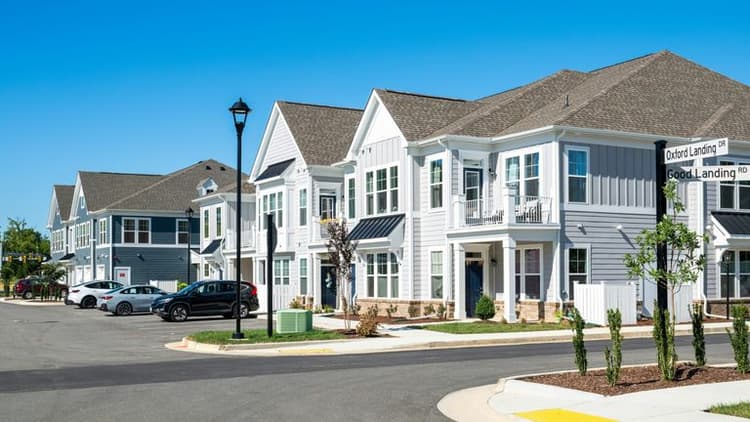 2025 U.S. Housing Market Set for Perseverance Amid Interest Rate Pressures