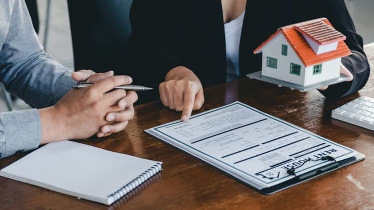 U.S. Housing Market Ends 2025 with Modest Gains and Signs of Stabilization