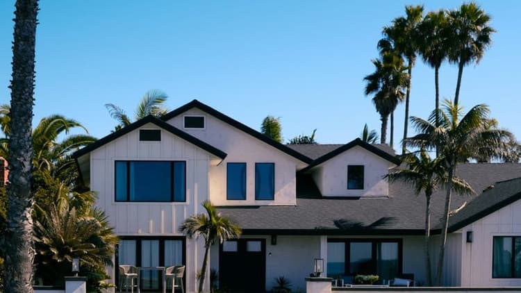 U.S. Realtors Adjust Strategies as Home Sales Slow in Late 2025