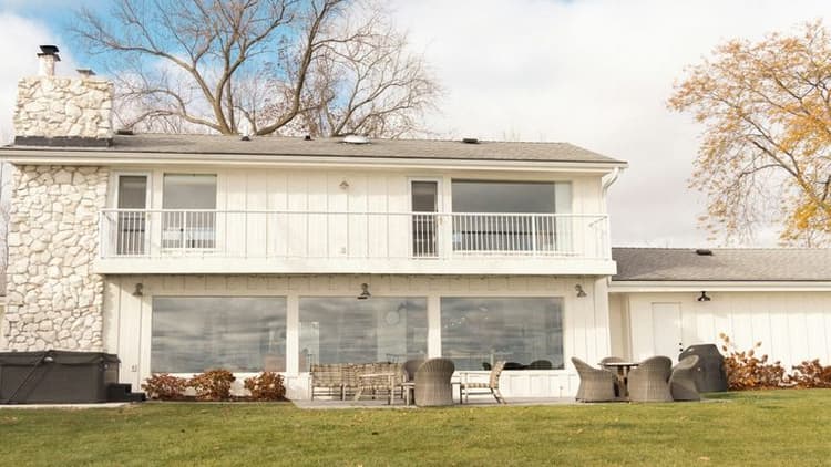 Ben Affleck and Jennifer Garner’s Former Home Sells Above Asking Price for $10.8 Million