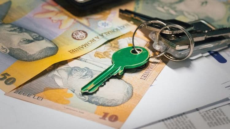 Cash Purchases Surge in Luxury Real Estate Market in 2025