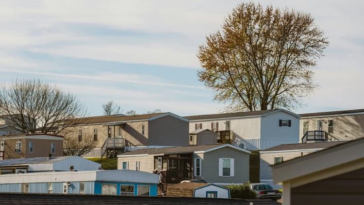 U.S. Housing Market Outlook: Modest Price Gains, Slowing Momentum