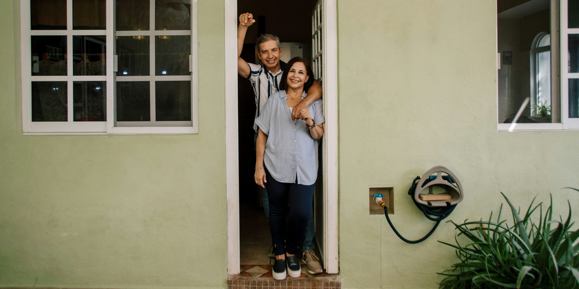 Many U.S. Home Sellers Are Delisting Rather Than Lowering Prices Amid Cooling Demand