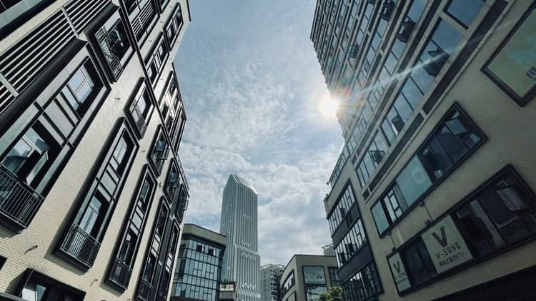 Commercial Real Estate Outlook 2025: Turning the Corner