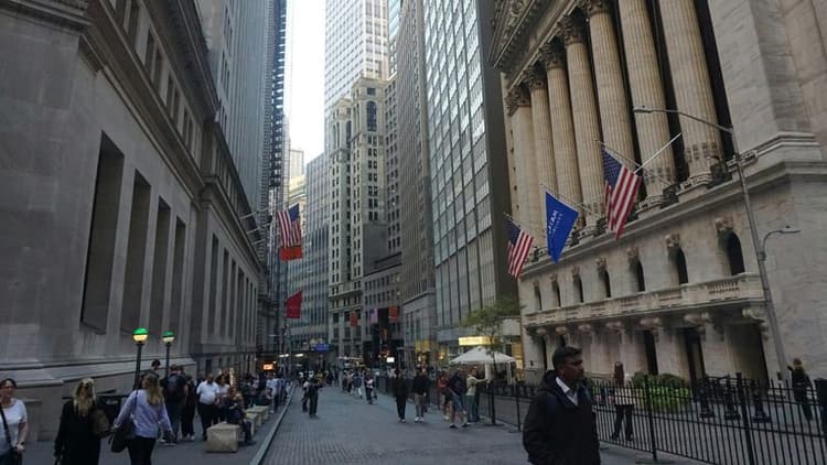 Market Shifts Prompt Reevaluation of Agent Commission Structures