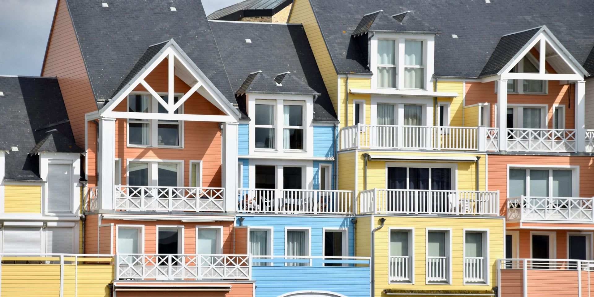Real Estate Agents Adapt to Shifting Market Dynamics in 2025